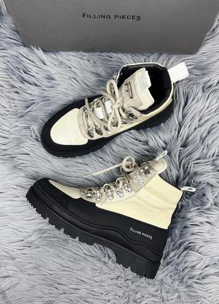 Новые кожаные ботинки filling pieces