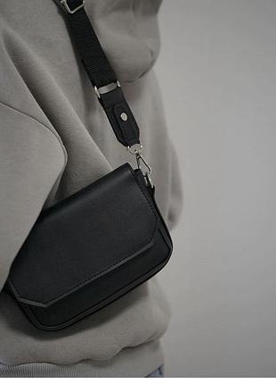 Минималистичная сумка кросс -боди