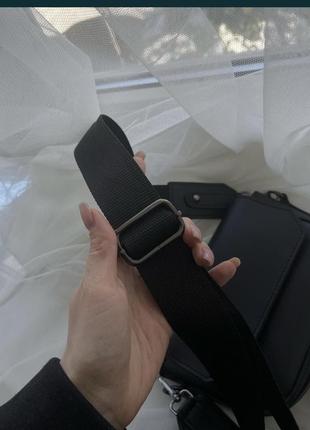 Минималистичная сумка кросс -боди