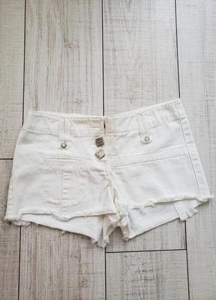 Білі джинсові шорти