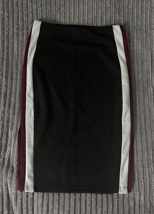 Спідниця з розрізами