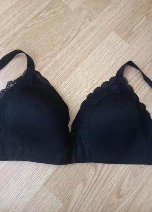 Бюстгальтер без кісточки