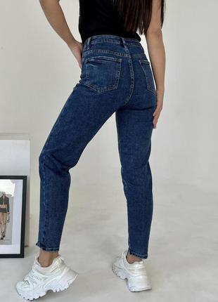 Синие джинсы мом2 фото