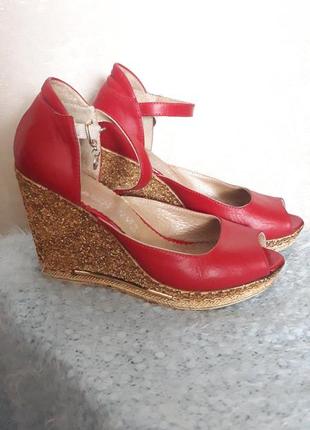 Босоножки кожаные