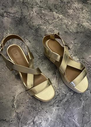 Босоножки сандалии на платформе золотистые h&amp;m