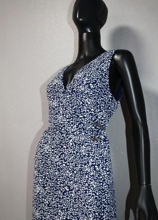 Качественное миди платье warehouse на запах с абстрактным принтом асимметричное платье синий navy blue спереди поясок7 фото