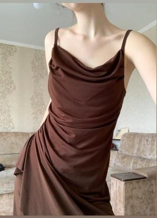 Коричнева сукня