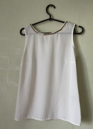 Дуже ніжна біла блузка з ланцюжком zara