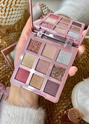 Хайлайтер и палетка теней makeup revolution "precious glamour"