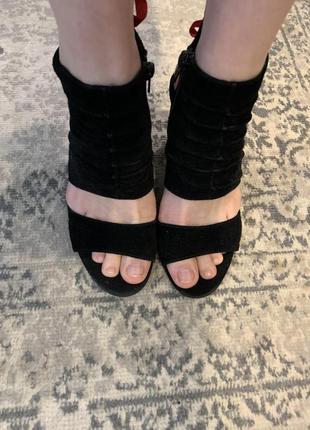 Замшевые черные туфли, полузакрытые
