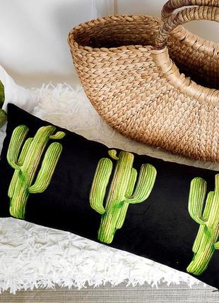 Подушка диванна оксамитова кактусы на черном фоне 50x24 см (52bp_flora007)