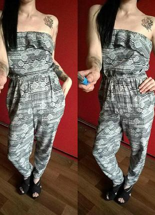 Легкий комбінезон з оголеними плечима і воланом,в орнамент