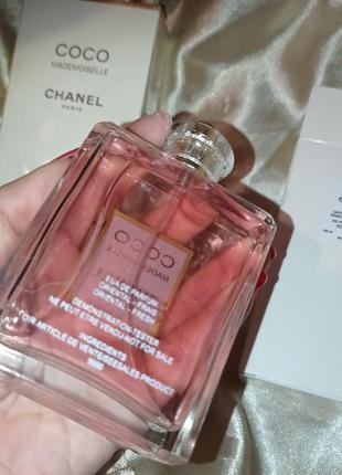 Низький тонкий парфум