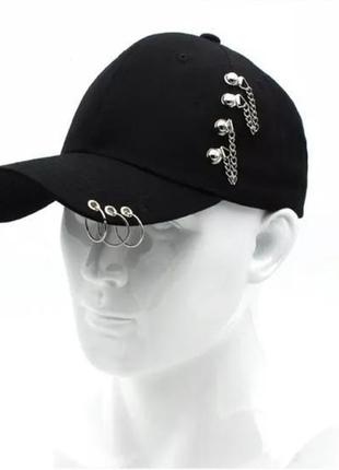 Кепка кепочка бейсболка хайп з пірсингом кільцями чорна стильна модна нова3 фото