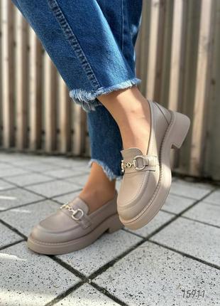 Женские лоферы бежевые