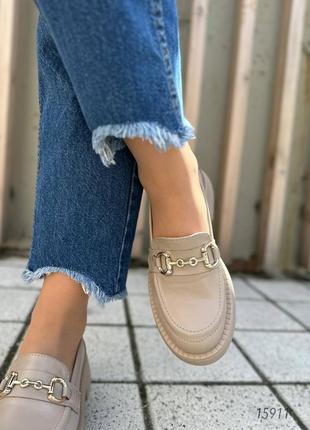 Женские лоферы бежевые