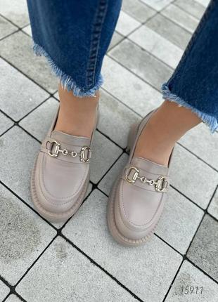 Женские лоферы бежевые