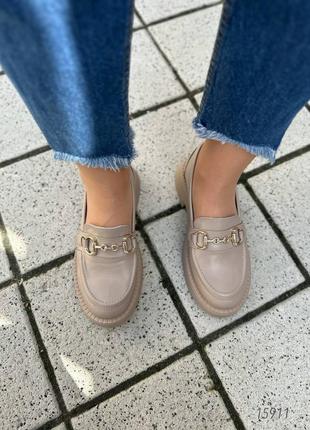 Женские лоферы бежевые