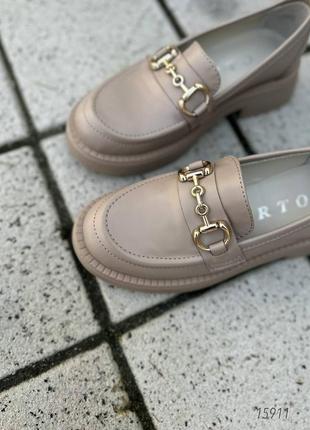 Женские лоферы бежевые