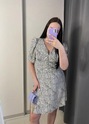 Стильне плаття в горошок primark