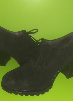 Замшеві чорні туфлі на стійкому підборі frank daniel, 37
