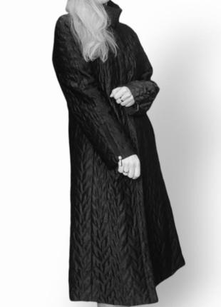 Черное шелковое длинное пальто от armani collezioni.4 фото