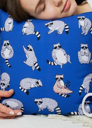 Подушка габардиновая c принтом енотики 50x50 (5p_20f010)