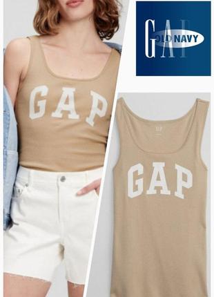 Майка gap на изящную девушку