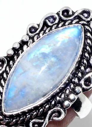 Красивый перстень с натуральным лунным камнем.(адуляром)