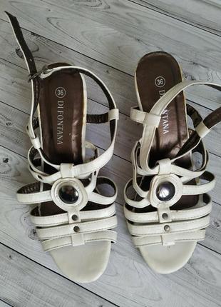 36-37р нові!fontana di, білі босоніжки на підборах2 фото