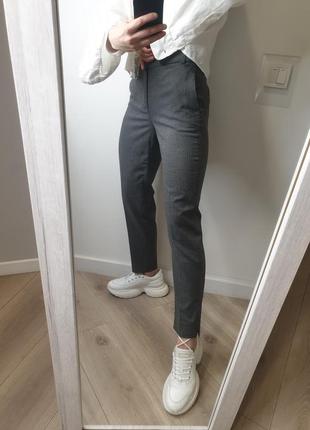 Базові штани брюки zara класичні звужені на кожен день смугасті в смужку із середньою високою посадкою кишенями3 фото
