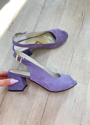 Бузкові босоніжки без задніка з натурального замшу