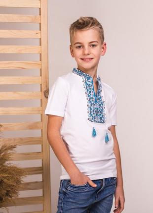 Вишиванка moderika левко біла з синьою вишивкою