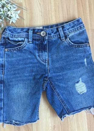 Фирменные джинсовые шорты next малышу 5-6 лет состояние отличное.1 фото
