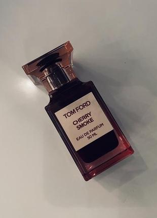 Парфюм остаток в родном флаконе cherry smoke новинка оригинал5 фото