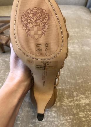Шкіряні босоніжки vince camuto5 фото