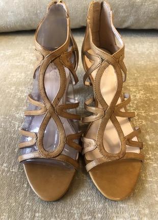 Шкіряні босоніжки vince camuto4 фото