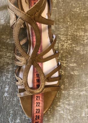 Шкіряні босоніжки vince camuto7 фото