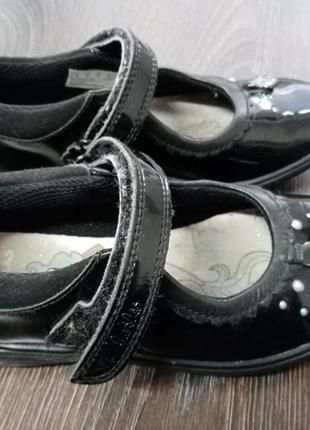 Лакированные туфли clarks 28 размер 17.5 см стелька3 фото