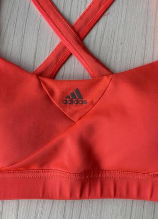 Спортивный топ adidas с чашкой4 фото