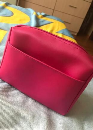 Косметичка яскраво рожева
