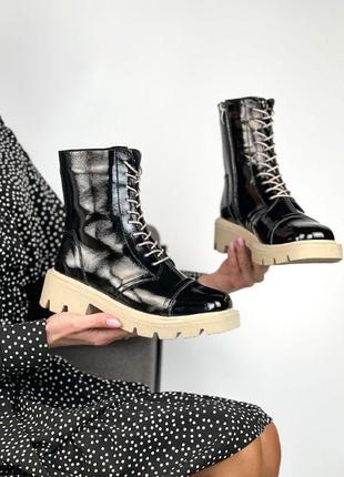 Sale! натуральна шкіра лакові демі черевики з бежевою підошвою чорні