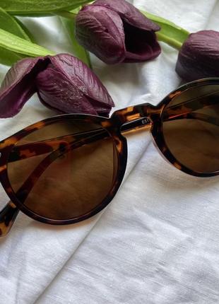 Сонцезахисні окуляри з полярізацією