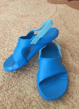 Легкі та зручні босоніжки на резиночкі nabaiji/нові/26-27 р