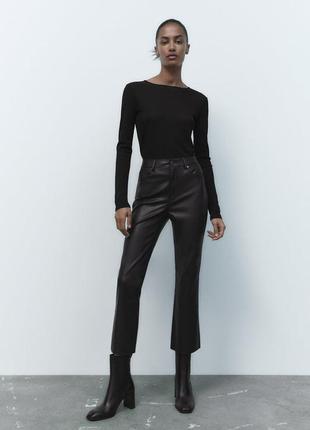 Укороченные брюки из эко кожи zara