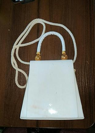 Маленька біла сумочка