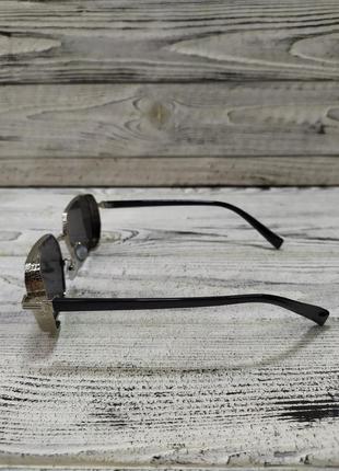 Сонцезахисні окуляри чорні, прямокутні, унісекс у металевій оправі (без брендових)5 фото