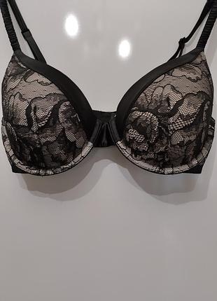 Чорний жіночий бюстгальтер бренду calvin klein.