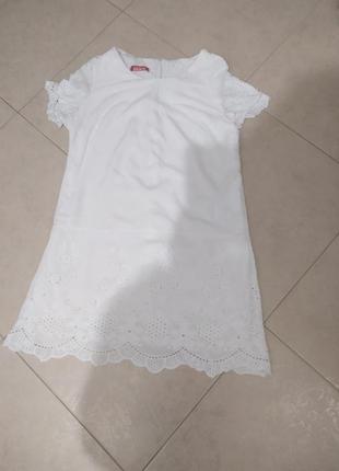 Красивое белоснежное платье из натуральной ткани, с жемчужинками1 фото
