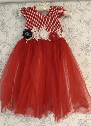 Нарядное пышное платье на девочку